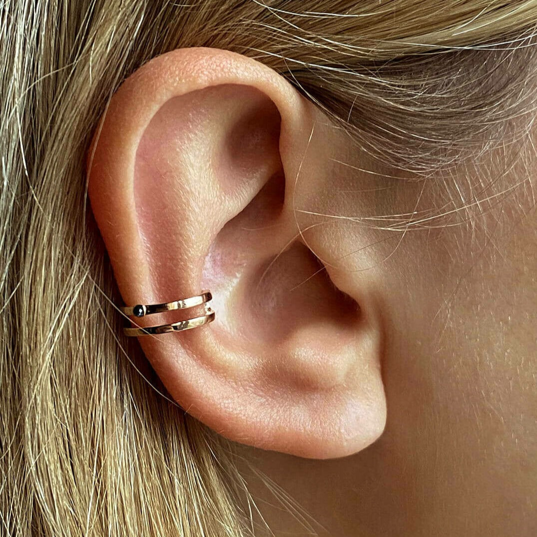 CUFF WITH BLACK DIAMOND / SOLID GOLD