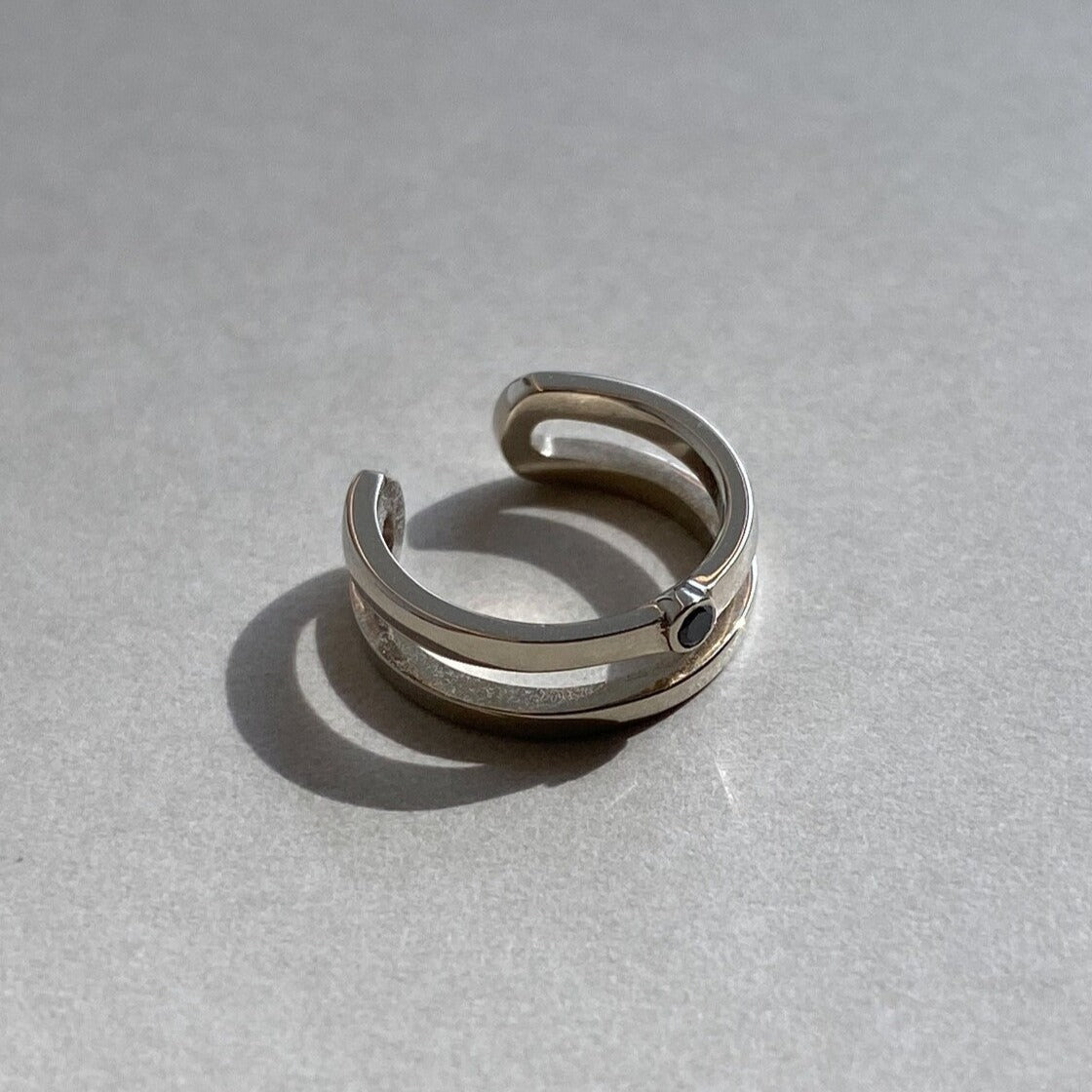 CUFF WITH BLACK DIAMOND / SOLID GOLD