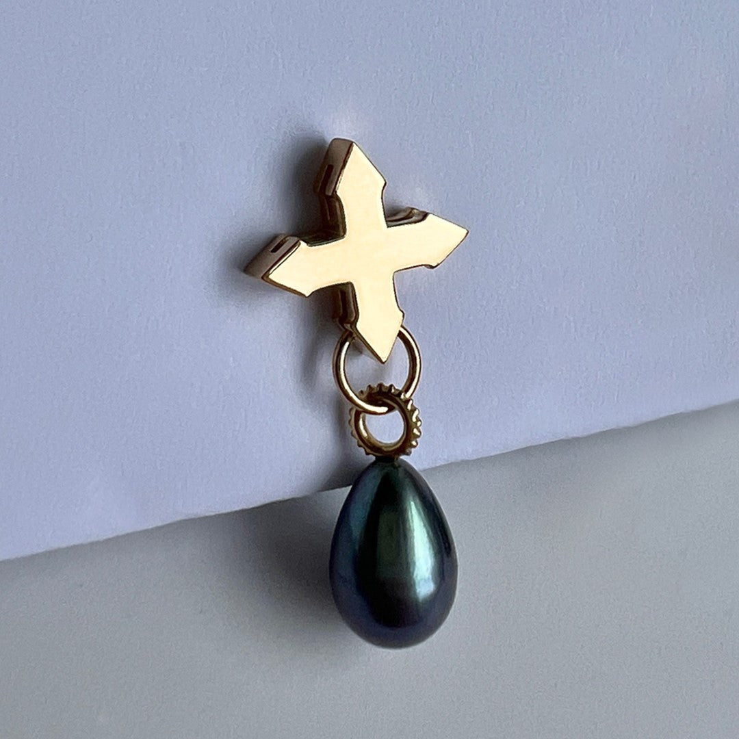 STUD "CRYING STAR" WITH BLACK PEARL / SOLID GOLD