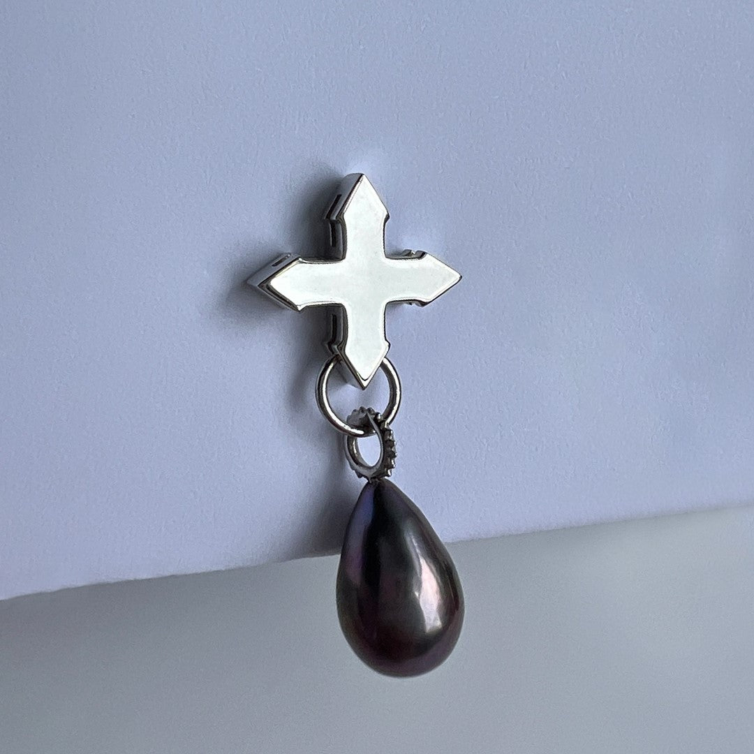 STUD "CRYING STAR" WITH BLACK PEARL / SILVER