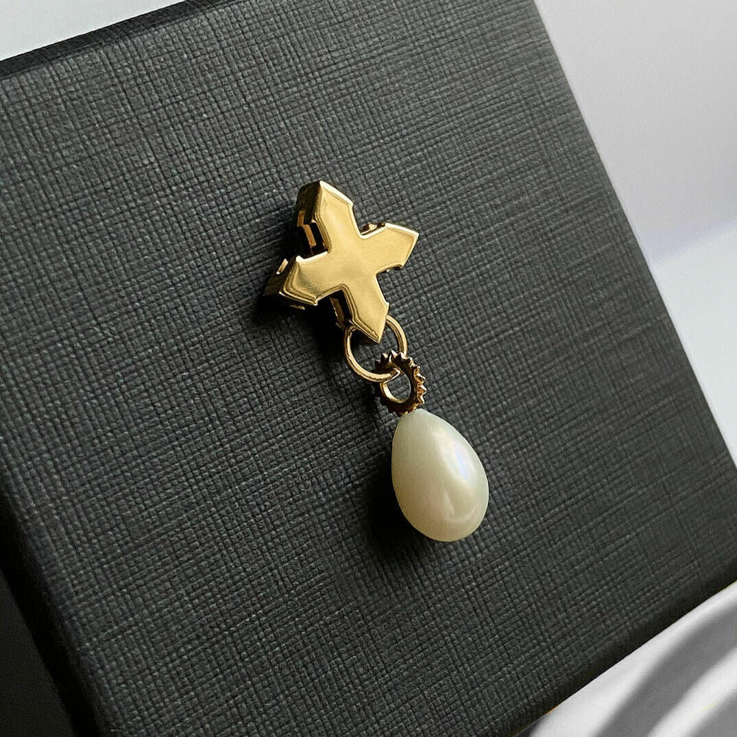STUD "CRYING STAR" WITH WHITE PEARL / SOLID GOLD