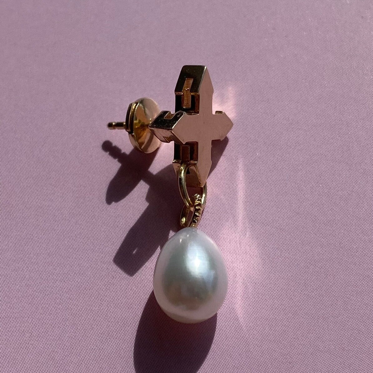 STUD "CRYING STAR" WITH WHITE PEARL / SOLID GOLD