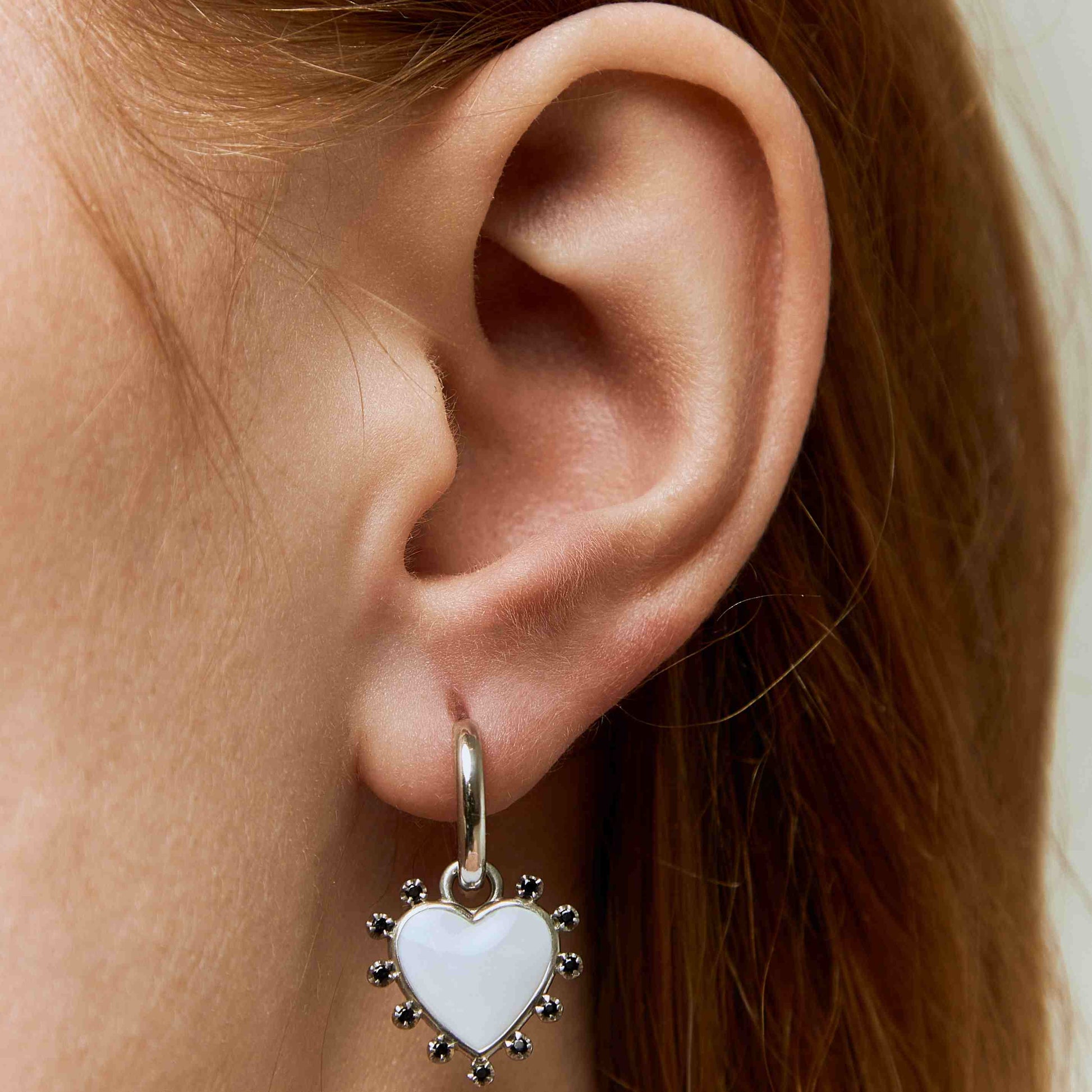 EARRING "HEART" WITH ENAMEL & BLACK SPINEL / SILVER