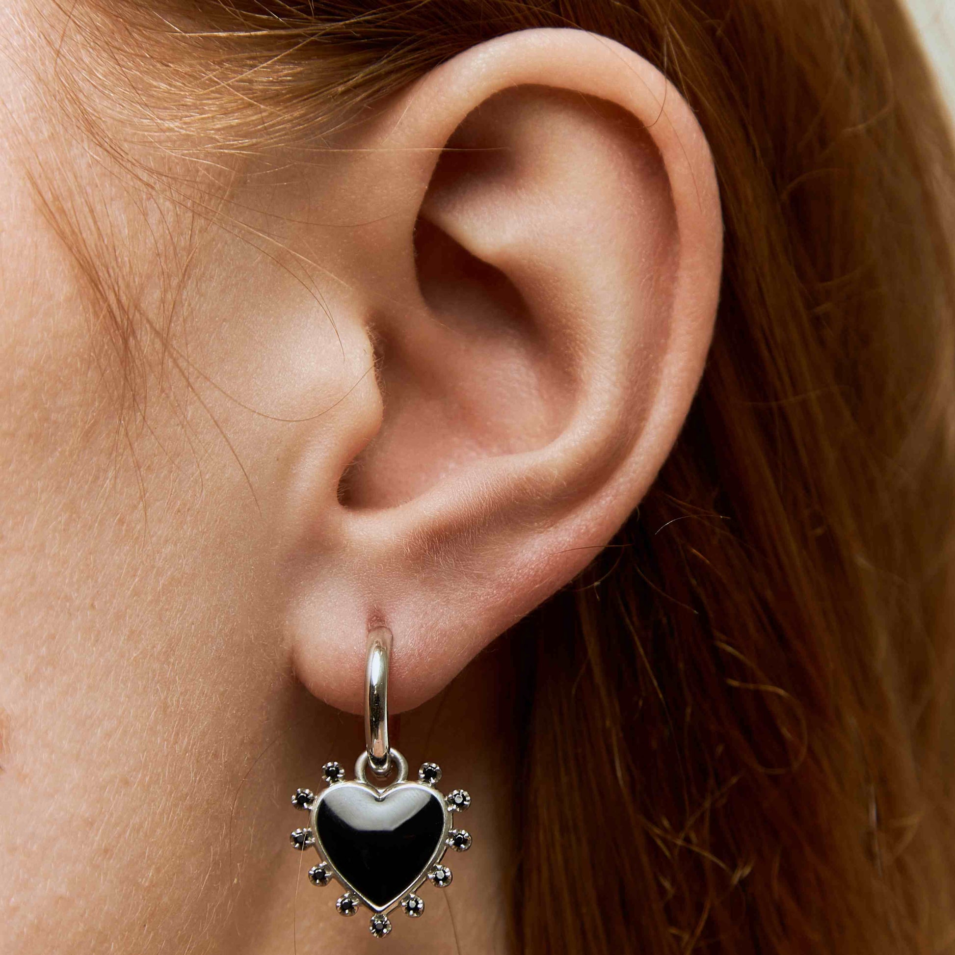 EARRING "HEART" WITH ENAMEL & BLACK SPINEL / SILVER