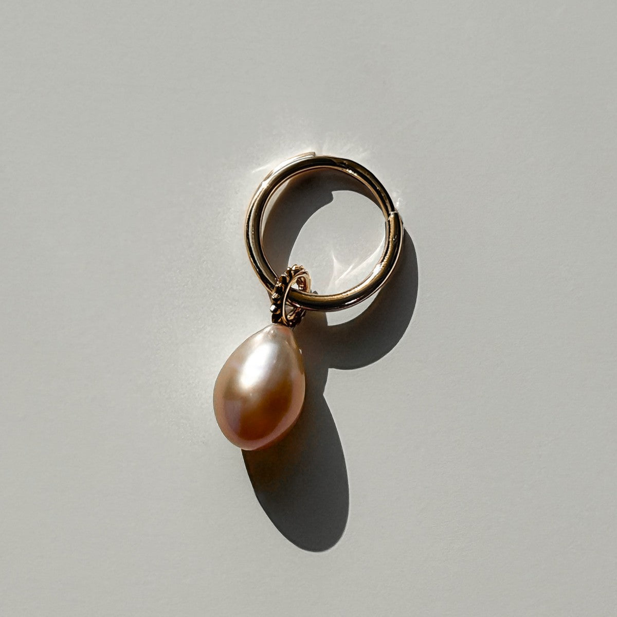 EARRING "LILAC FORBIDDEN FRUIT" WITH FRESHWATER PEARL | GOLD