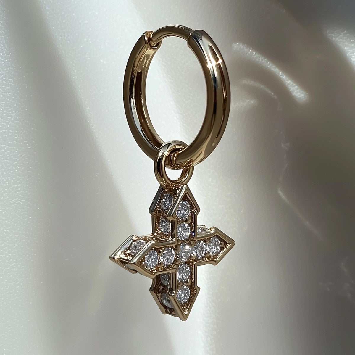 EARRING STAR "ABSOLUTE GLOW" WITH WHITE DIAMONDS | GOLD