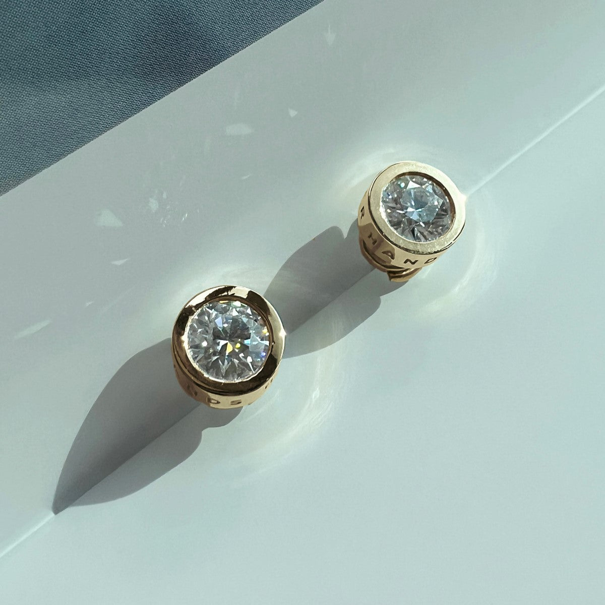 STUDS "STONE BALL" WITH MOISSANITE / SOLID GOLD