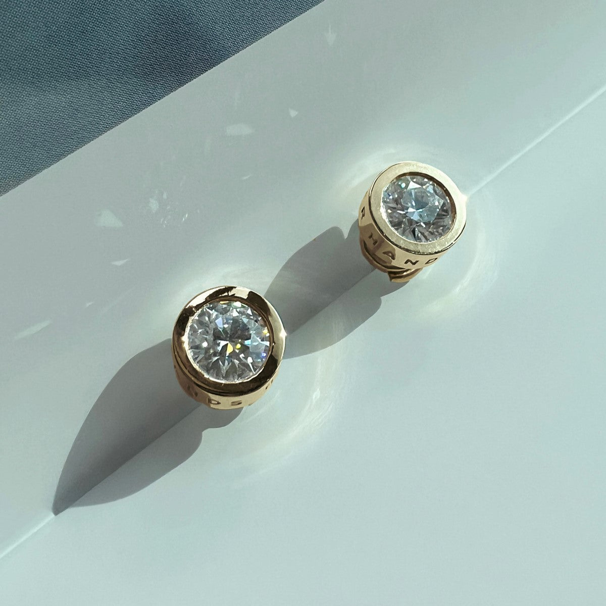 STUDS "STONE BALL" WITH MOISSANITE / SOLID GOLD