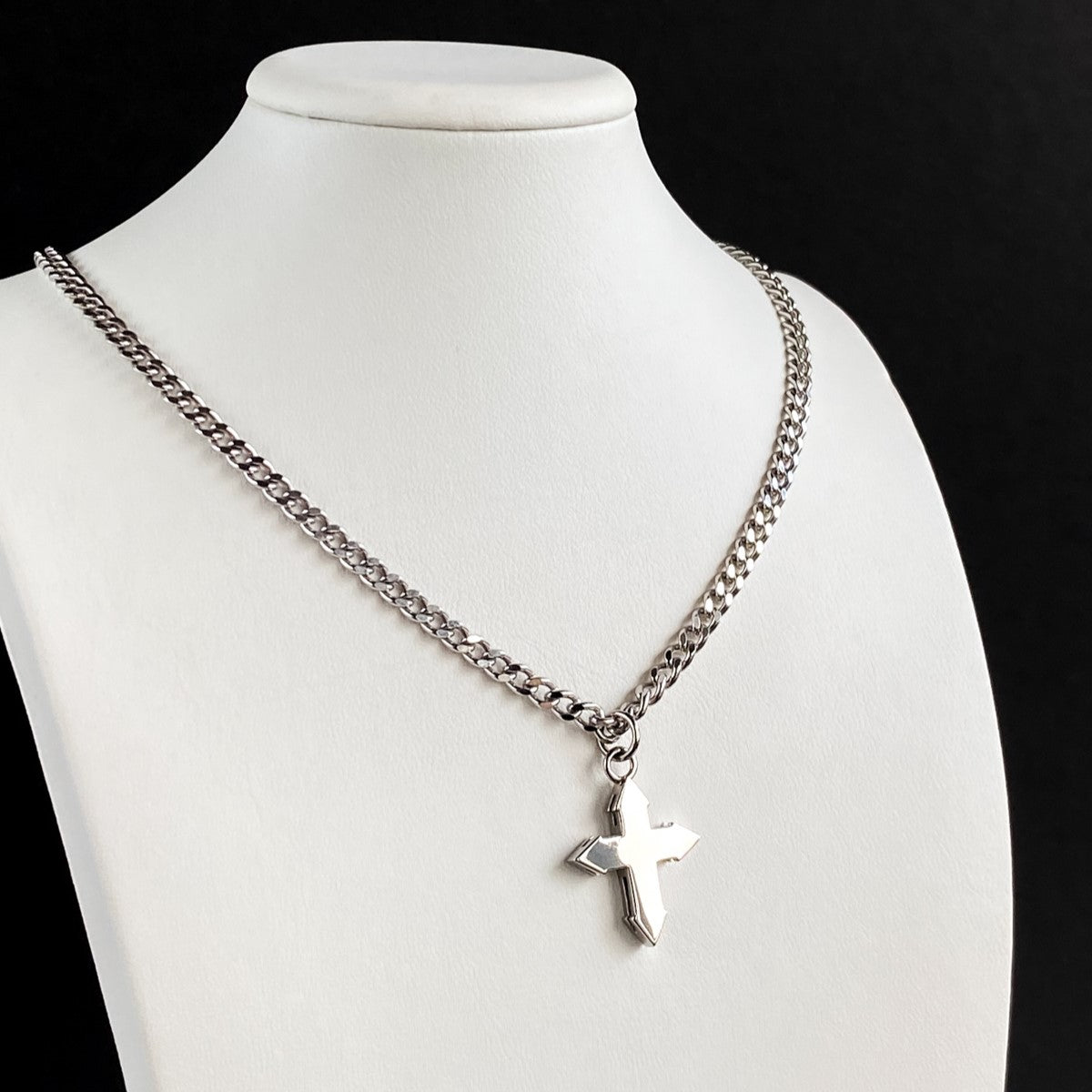 PENDANT "GRAND CROSS" ON A CHAIN / SILVER
