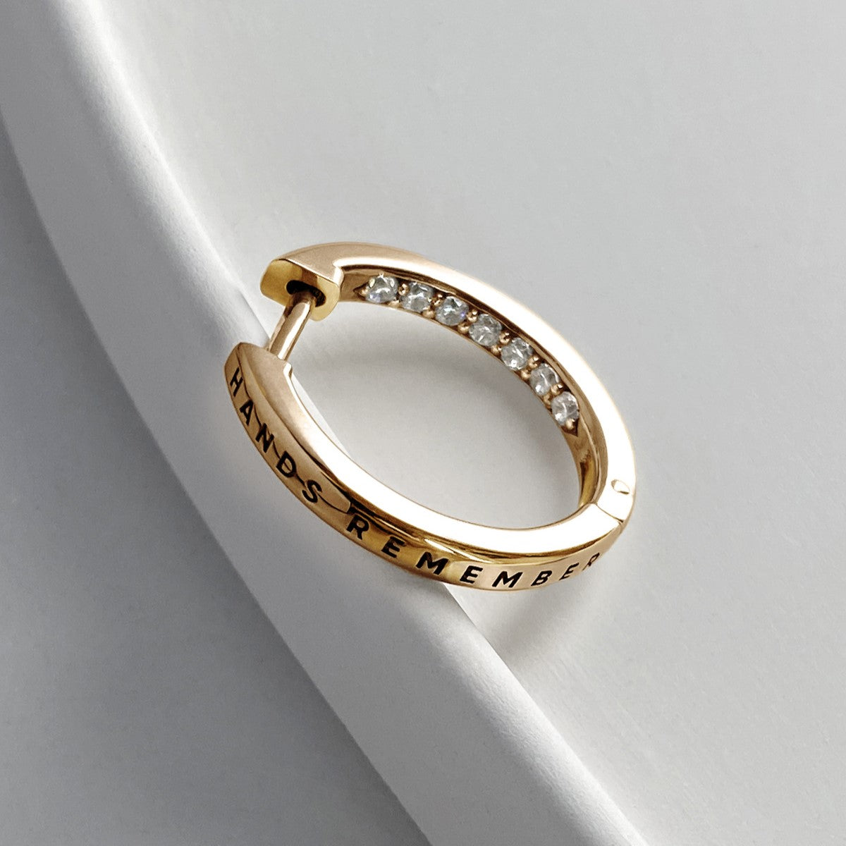 HOOP EARRING "MEMORIES" WITH MOISSANITE | GOLD