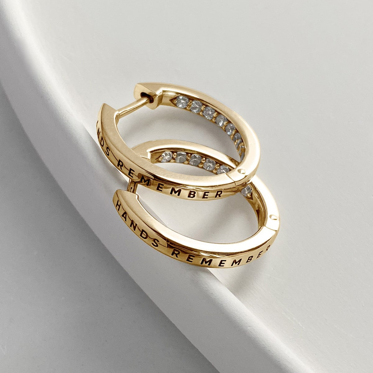 HOOP EARRINGS "MEMORIES" WITH WHITE DIAMONDS | GOLD