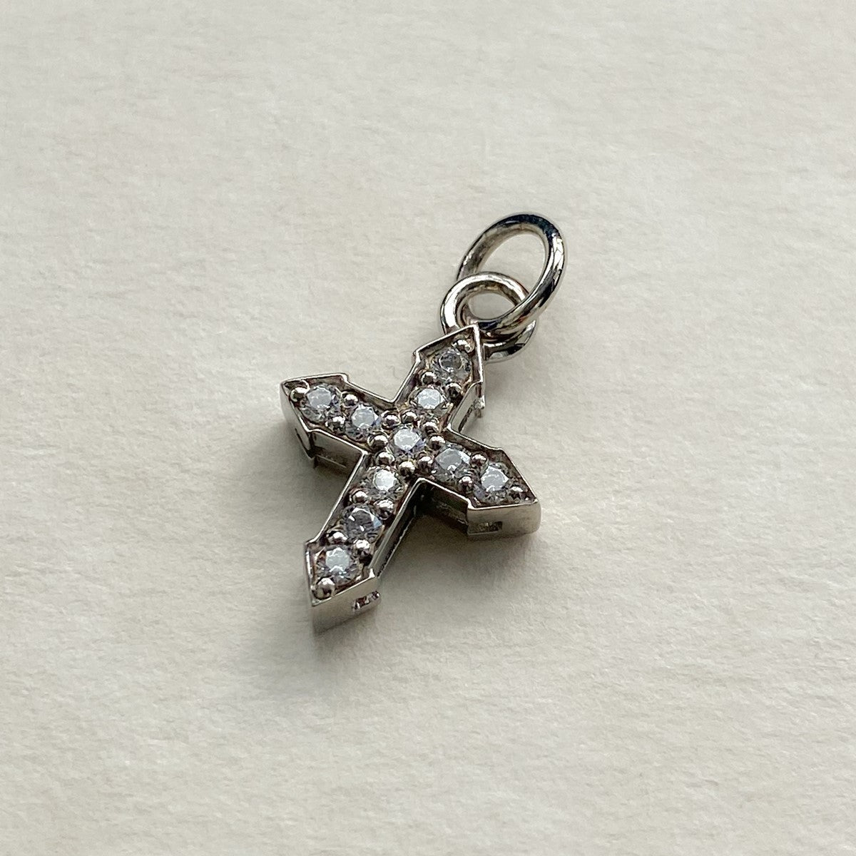 PENDANT CROSS "GLOW" WITH WHITE DIAMONDS / SOLID GOLD