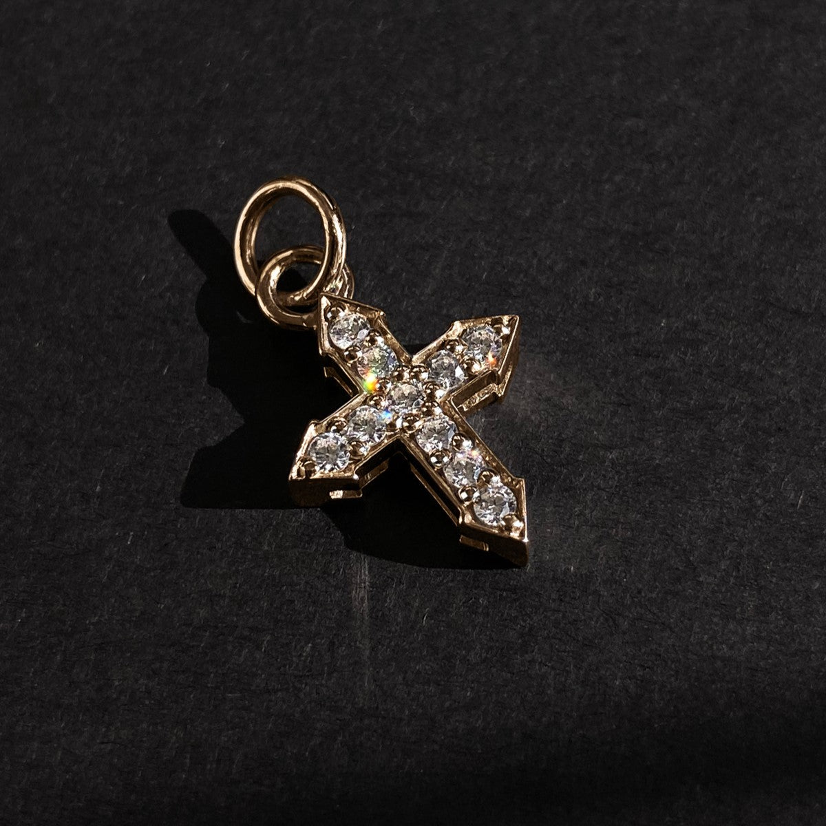 PENDANT CROSS "GLOW" WITH WHITE DIAMONDS / SOLID GOLD