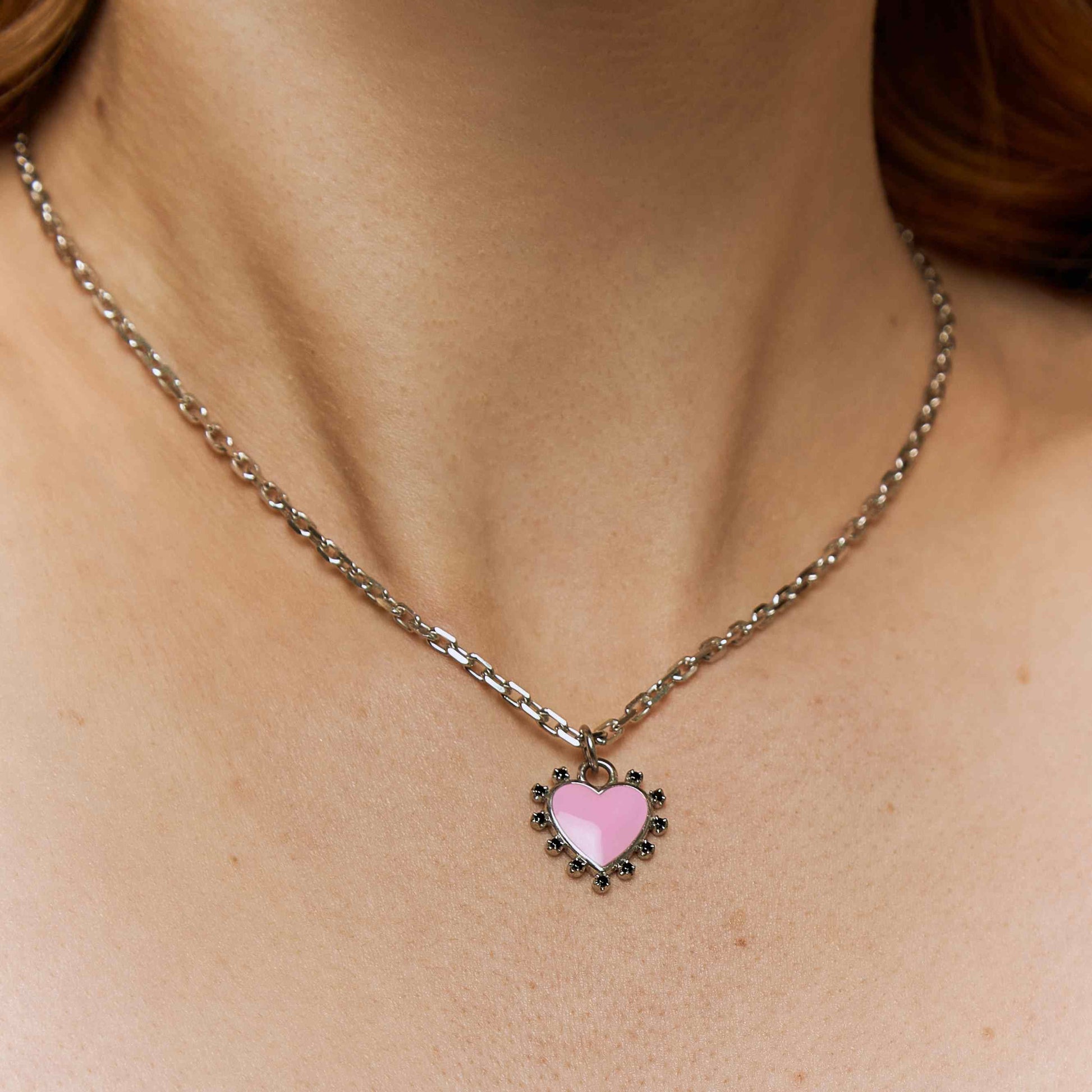PENDANT "HEART" WITH ENAMEL & BLACK SPINEL ON A CHAIN / SILVER