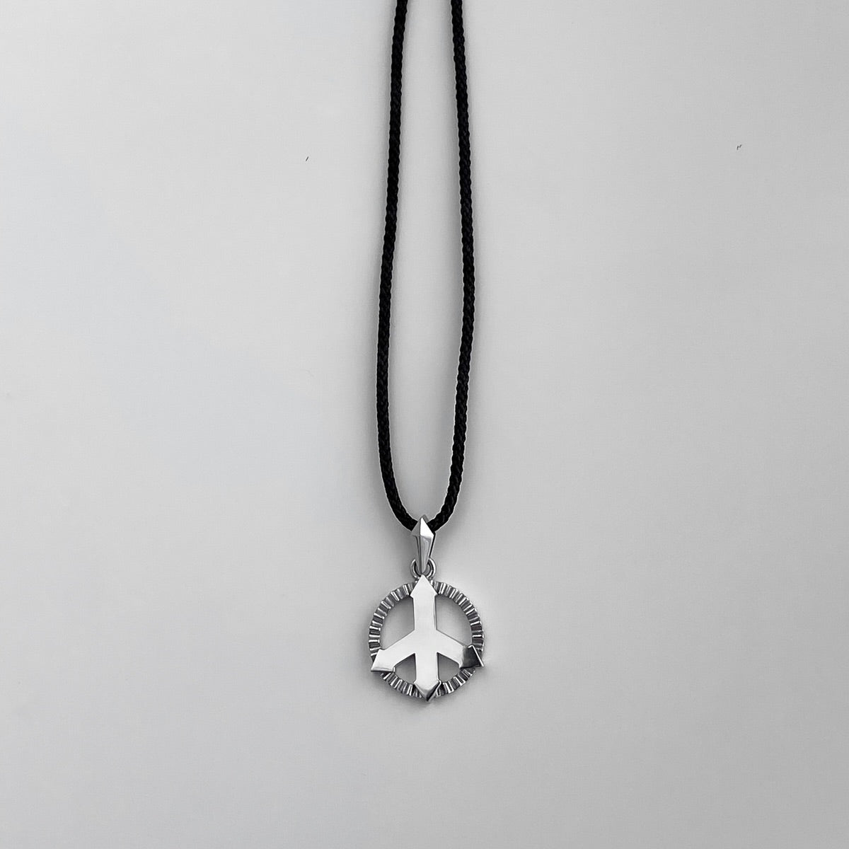 PENDANT "PACIFIC" WITH FLUTED BEZEL ON A CORD | SILVER