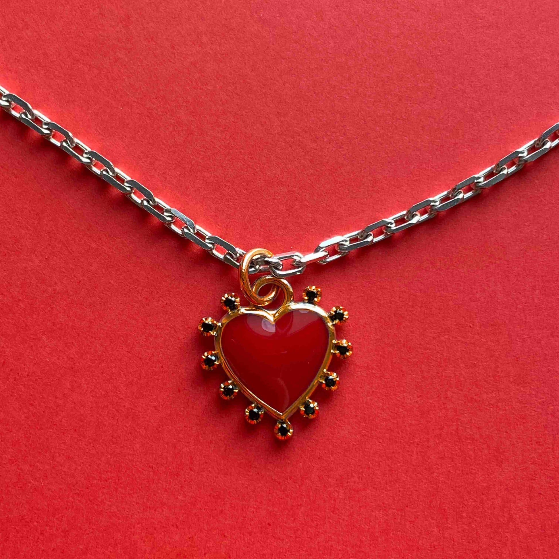 PENDANT "HEART" WITH ENAMEL & BLACK DIAMONDS ON A SILVER CHAIN / SOLID GOLD