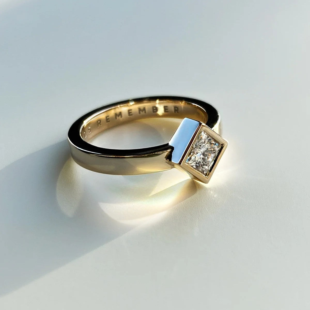 RING "CUBE" WITH LAB GROWN WHITE DIAMOND | GOLD