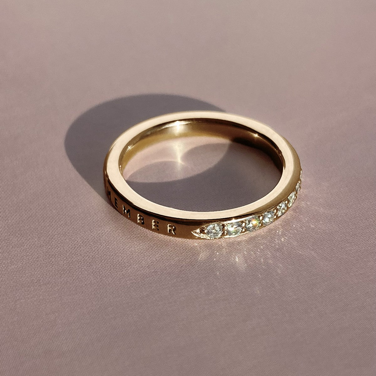 RING "MEMORIES" WITH A HALF CIRCLE OF WHITE DIAMOND | GOLD
