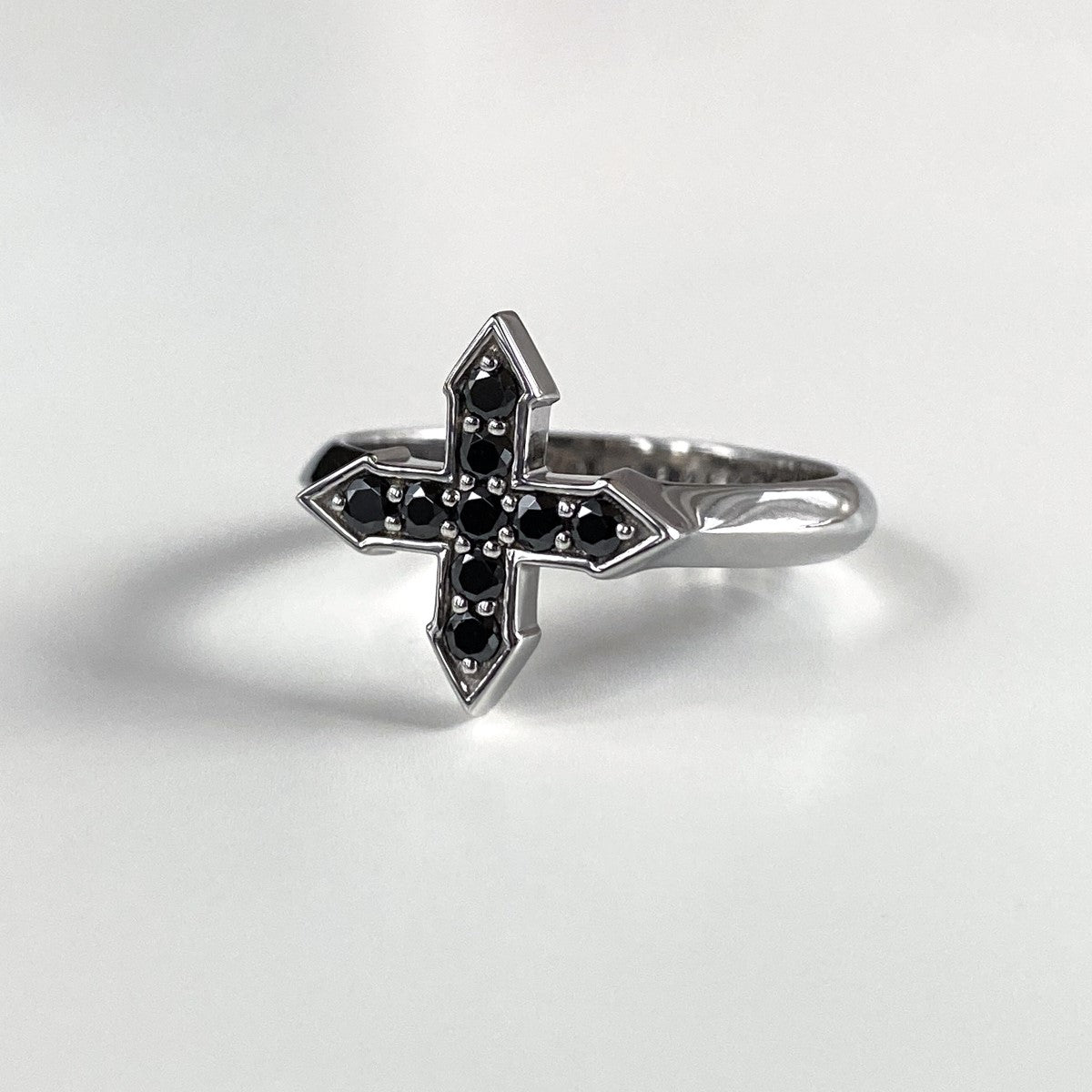 RING "STAR GLOW" WITH BLACK DIAMONDS / SOLID GOLD