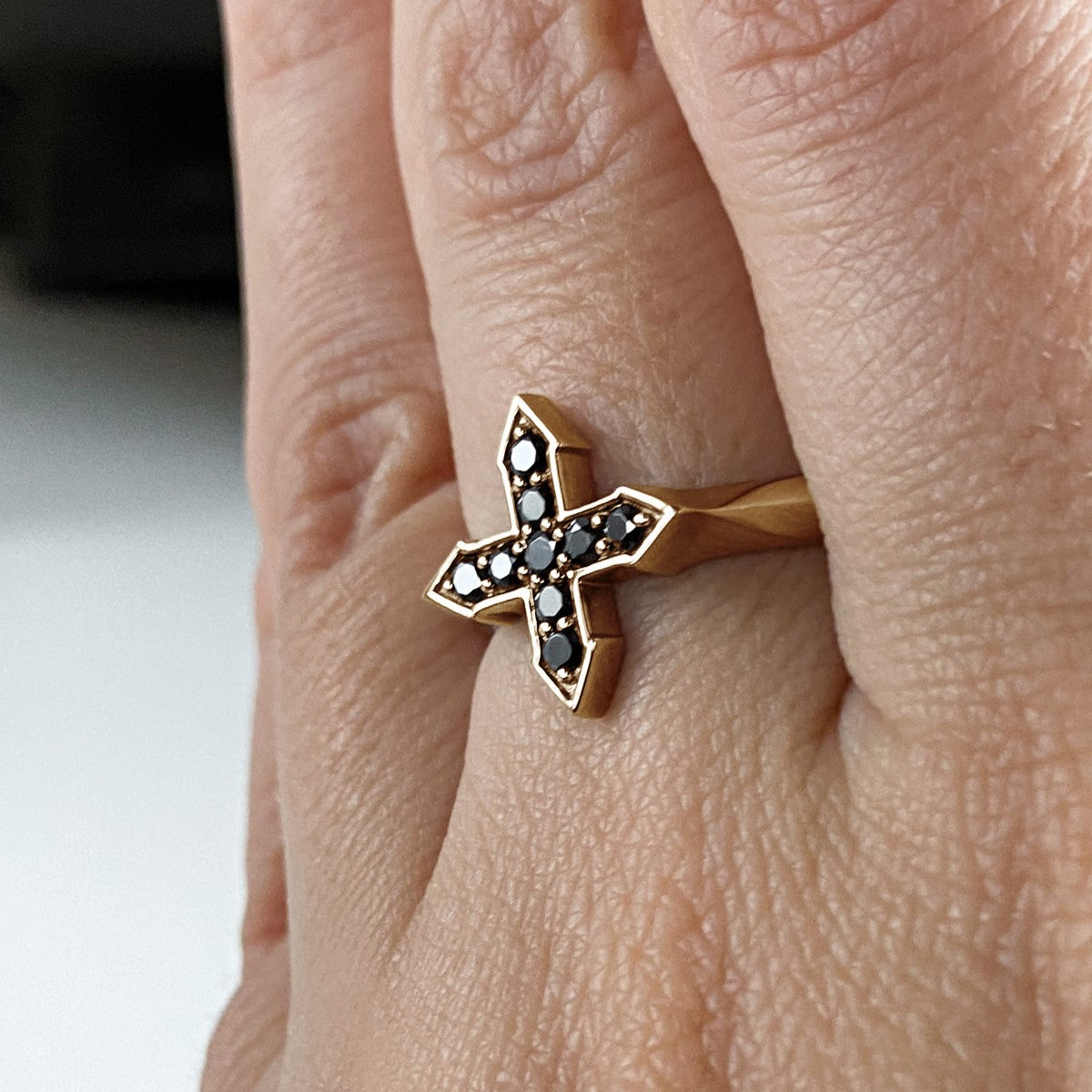 RING "STAR GLOW" WITH BLACK DIAMONDS / SOLID GOLD