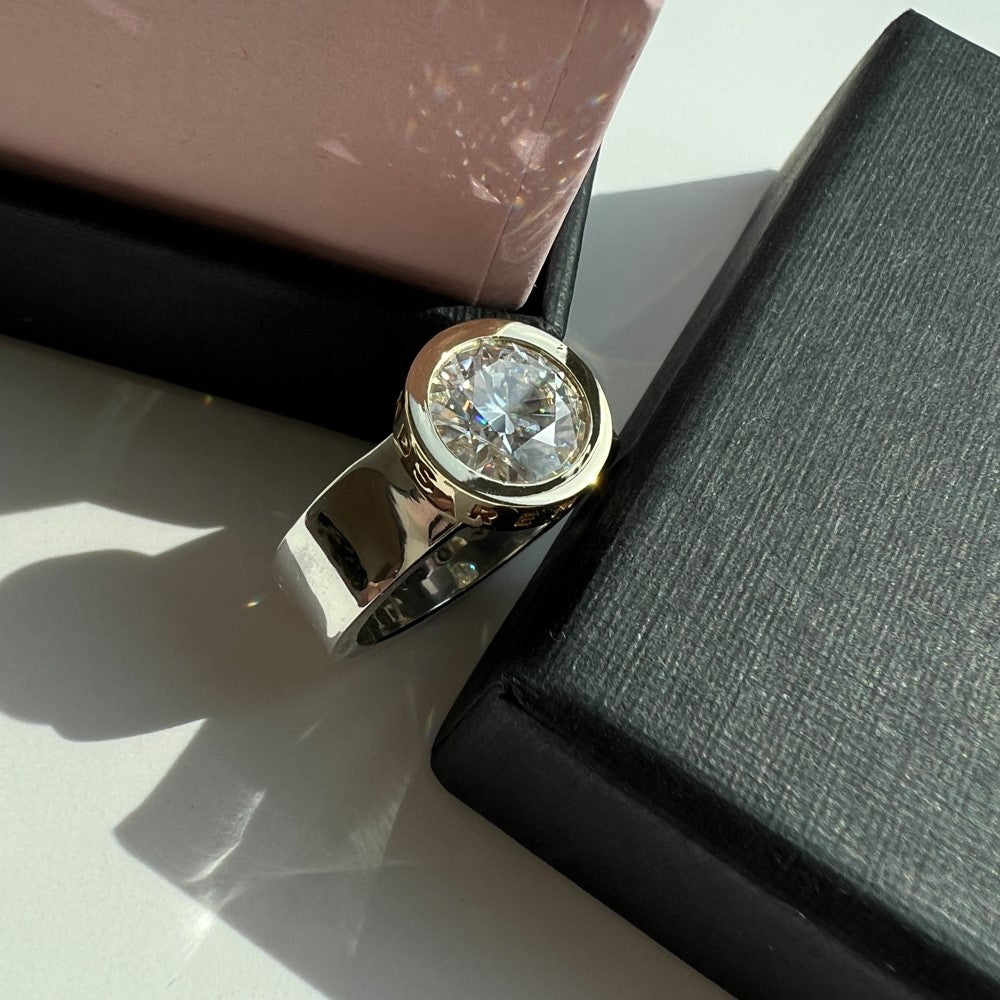 RING "STONE BALL" WITH MOISSANITE / SOLID GOLD