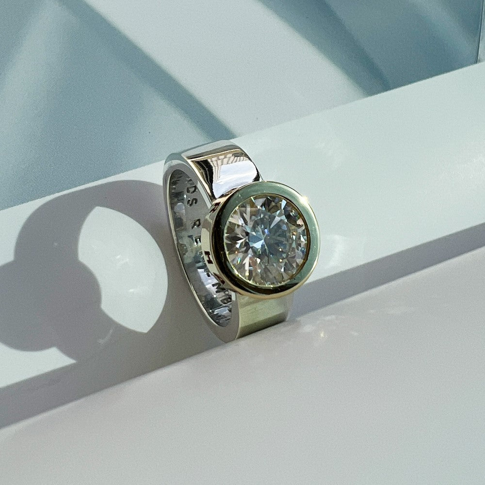 RING "STONE BALL" WITH MOISSANITE / SOLID GOLD