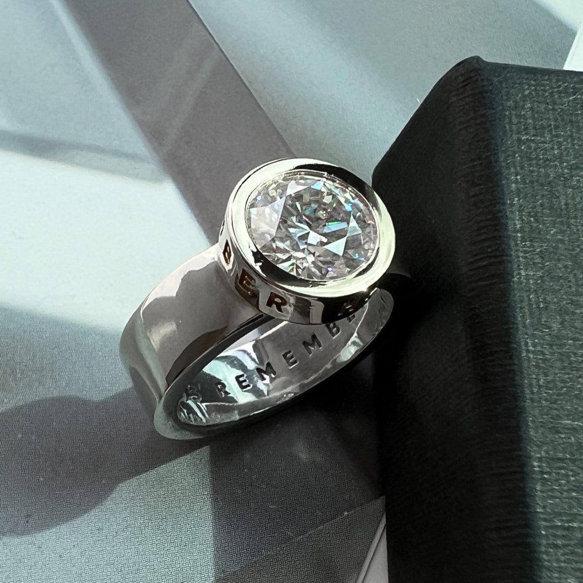RING "STONE BALL" WITH MOISSANITE / SILVER