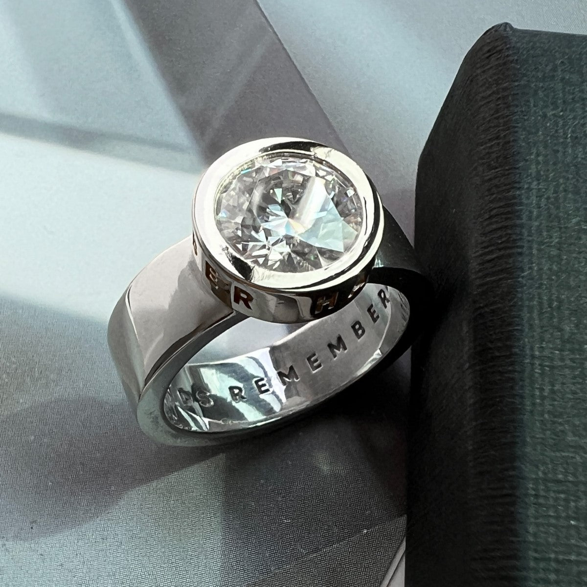 RING "STONE BALL" WITH MOISSANITE / SILVER