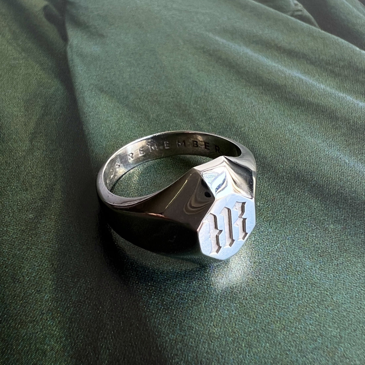 SIGNET RING "GOTHIC LOGO" / SILVER