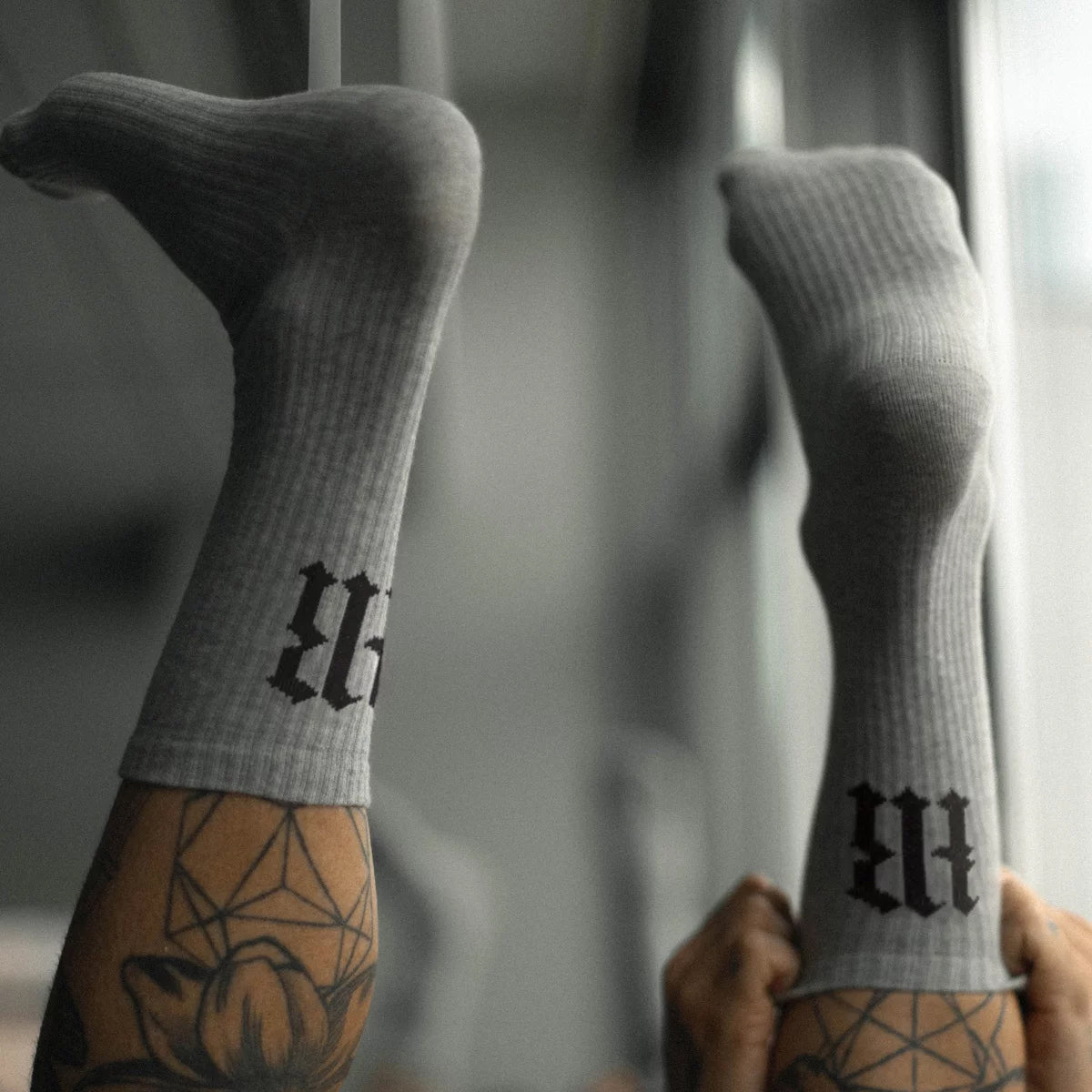MEN'S SOCKS / GREY
