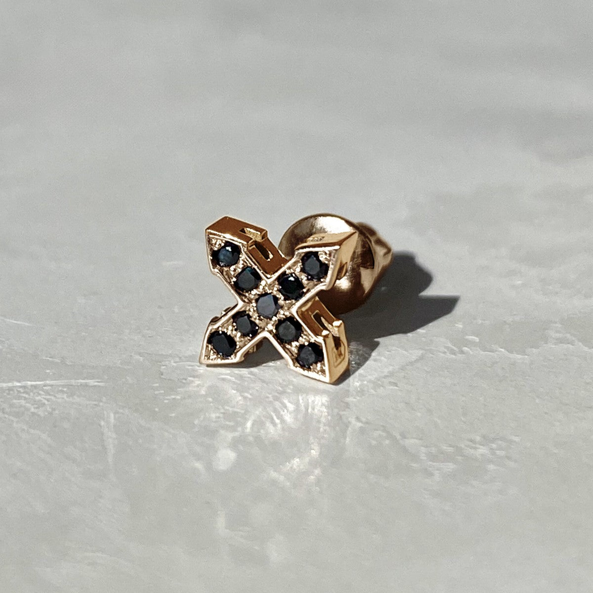 STUD MINI STAR "GLOW" WITH BLACK DIAMONDS / SOLID GOLD