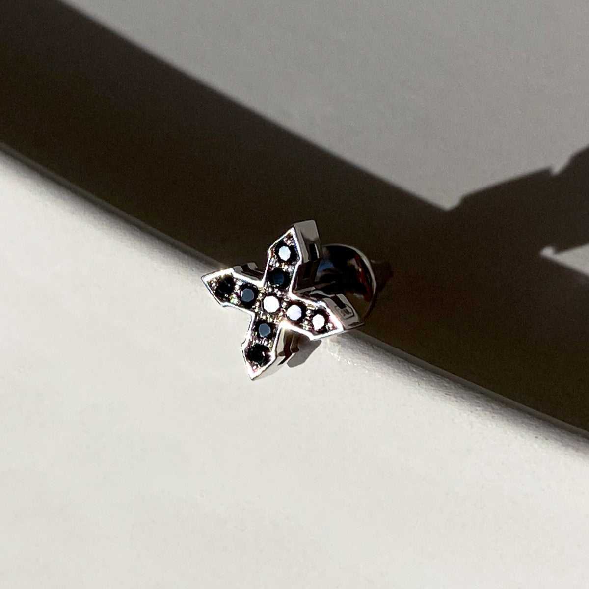 STUD MINI STAR "GLOW" WITH BLACK DIAMONDS / SILVER