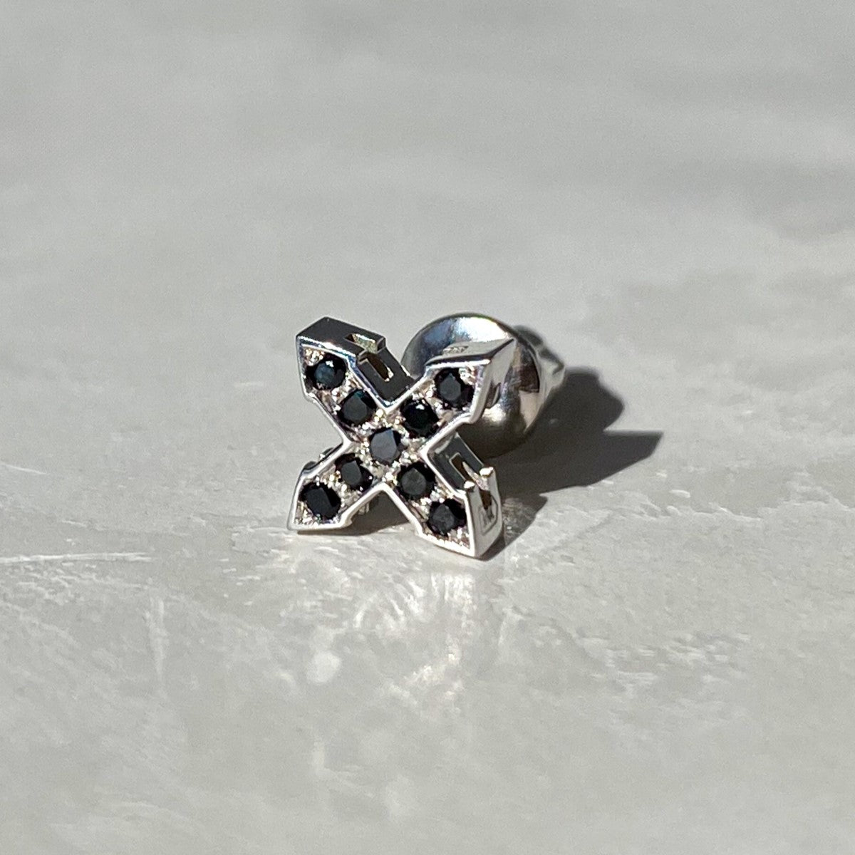 STUD MINI STAR "GLOW" WITH BLACK DIAMONDS / SILVER