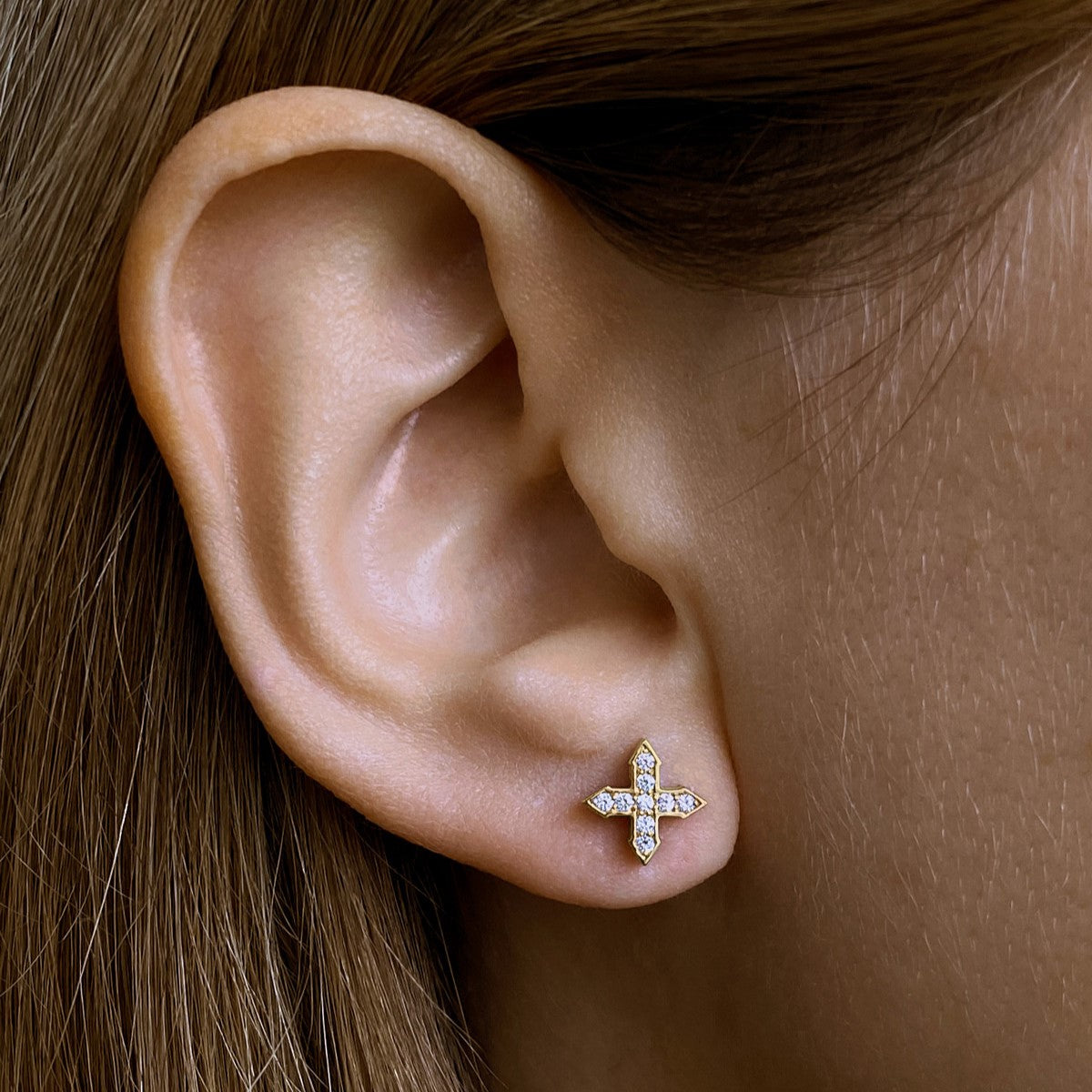 STUD MINI STAR "GLOW" WITH MOISSANITE / SOLID GOLD
