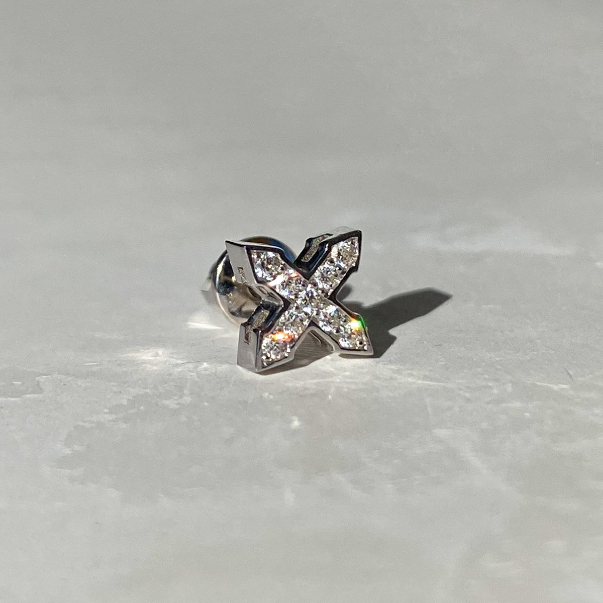 STUD MINI STAR "GLOW" WITH WHITE DIAMONDS / SOLID GOLD