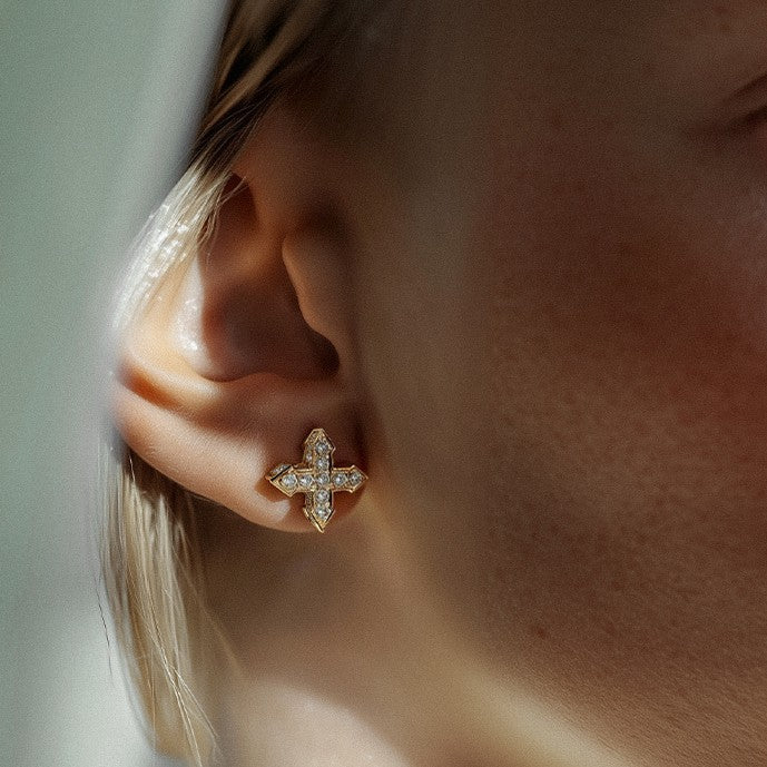 STUD STAR "ABSOLUTE GLOW" WITH WHITE DIAMONDS | GOLD