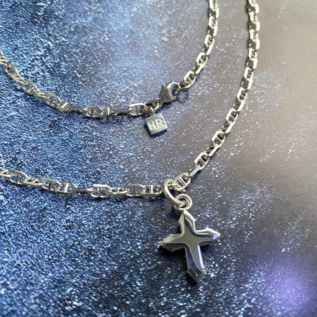 PENDANT "SPANISH CROSS" ON A CHAIN / SILVER