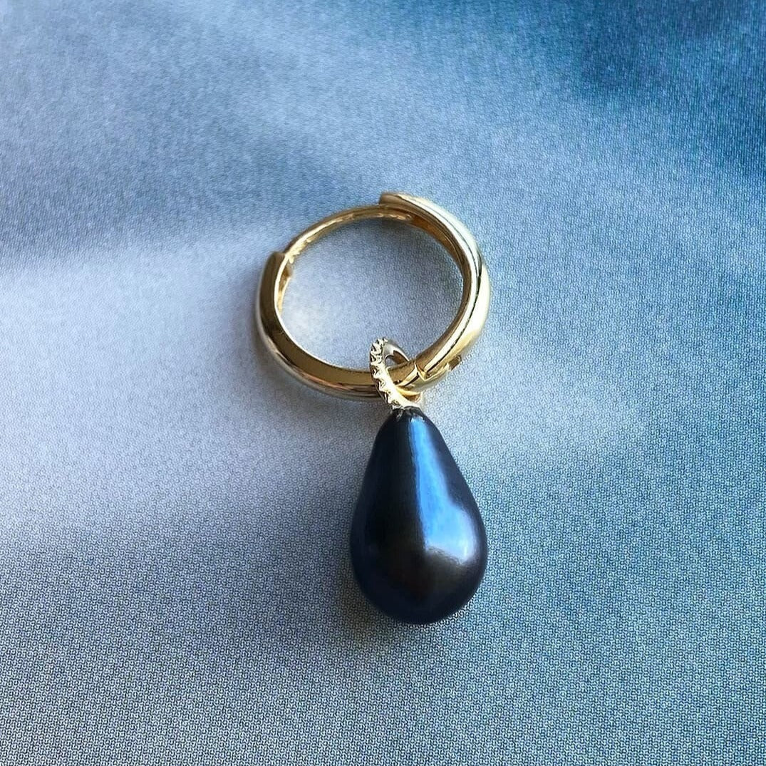 EARRING "DARK FORBIDDEN FRUIT" BLACK FRESHWATER PEARL / SOLID GOLD