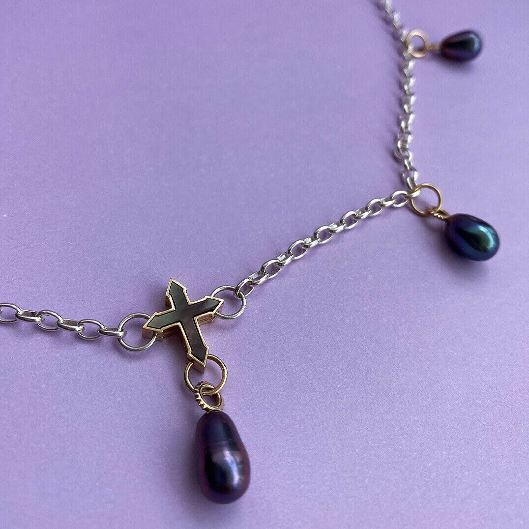 ONE - SEVEN CHAIN WITH MOTHER-OF-PEARL / SOLID GOLD & PEARLS
