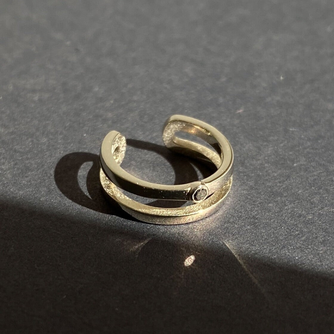 CUFF WITH BLACK DIAMOND / SOLID GOLD