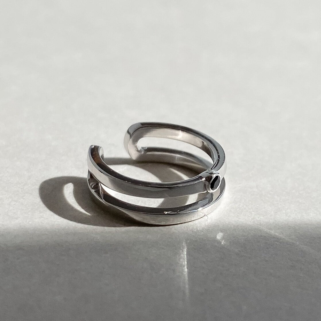 CUFF WITH BLACK SPINEL / SILVER