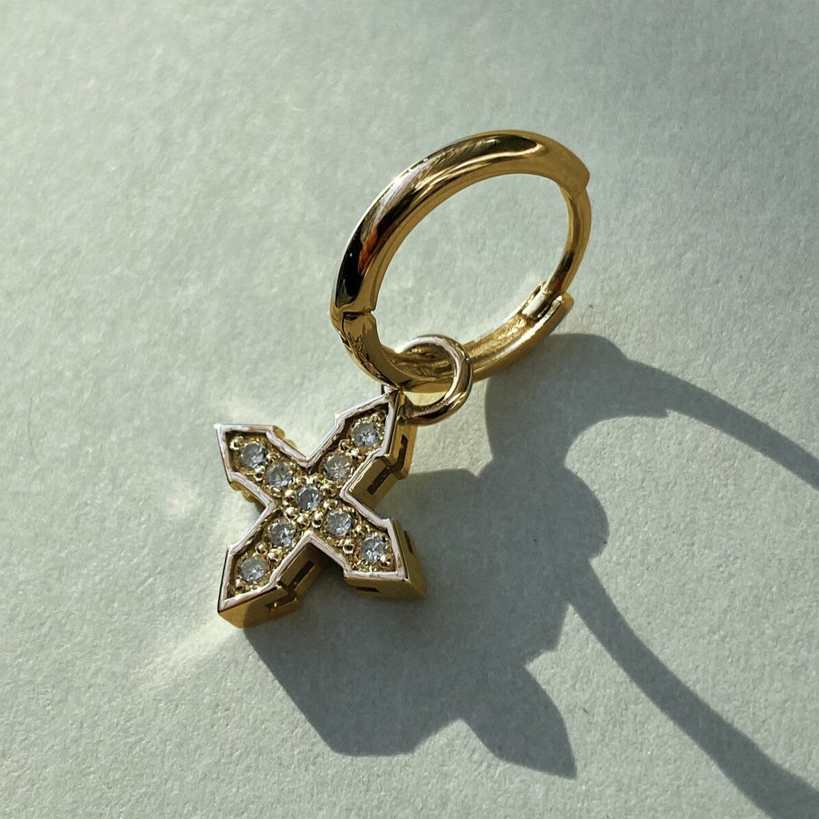 EARRING STAR "GLOW" WITH WHITE DIAMONDS | GOLD