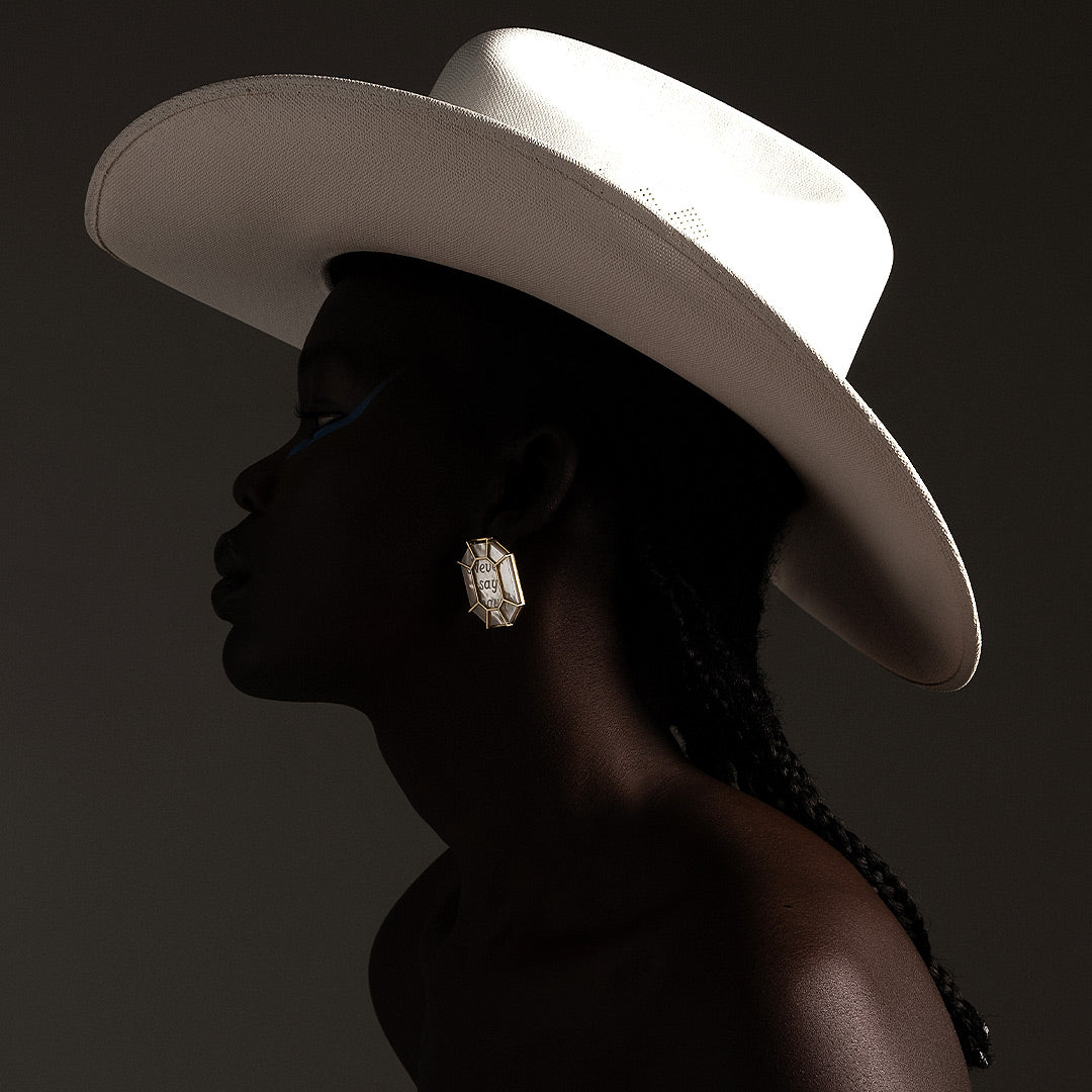 EARRINGS "NEVER SAY ENOUGH" WITH MOTHER-OF-PEARL CAMEOS / SOLID GOLD