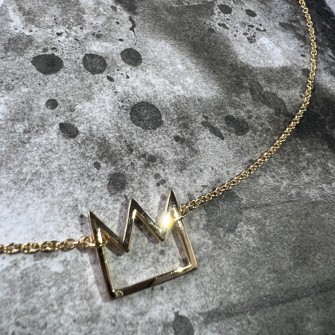 CHAIN WITH PENDANT "CROWN" / SOLID GOLD
