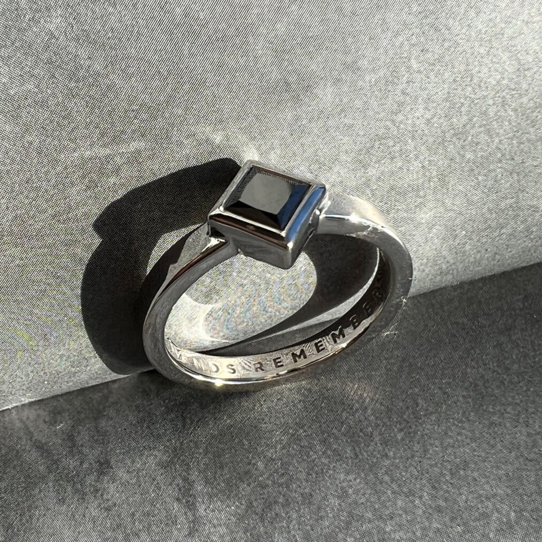 RING "CUBE" WITH BLACK DIAMOND | GOLD