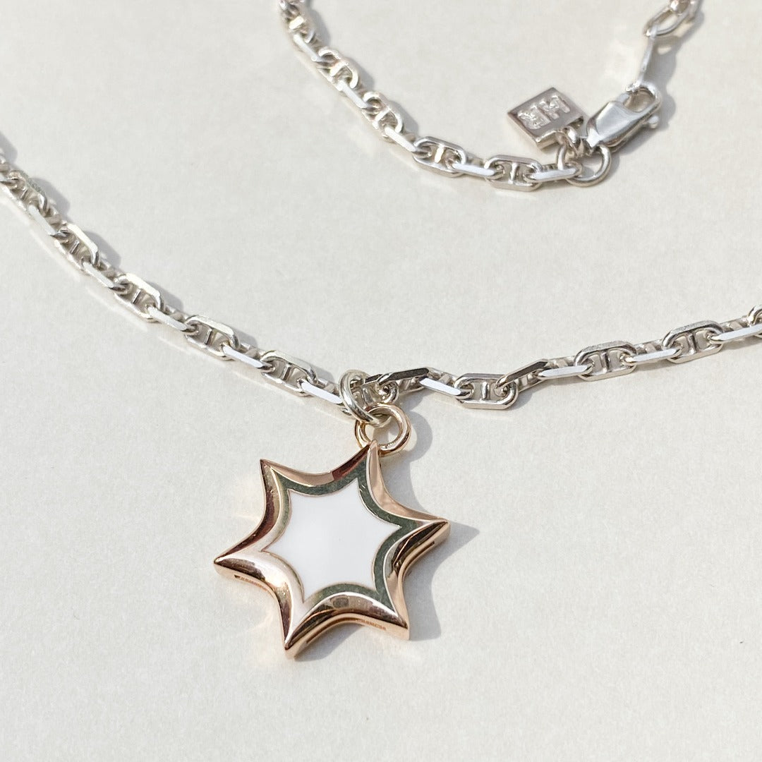 PENDANT "STAR OF DAVID" WITH COLORED ENAMEL ON A SILVER CHAIN / SOLID GOLD