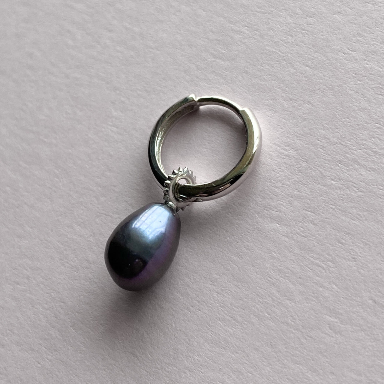 EARRING "DARK FORBIDDEN FRUIT" BLACK FRESHWATER PEARL / SILVER