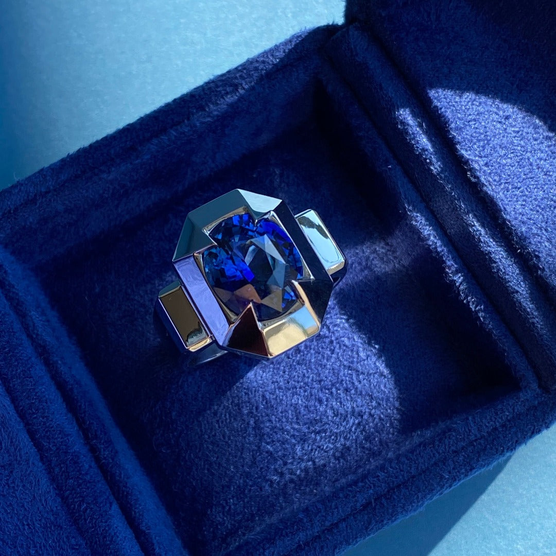 RING "ROCK" WITH BLUE SAPPHIRE / SOLID GOLD