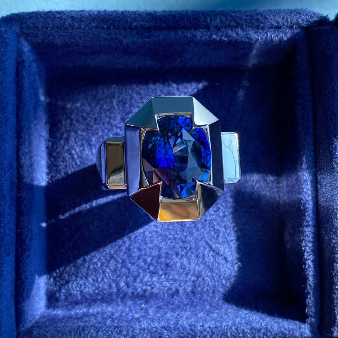 RING "ROCK" WITH BLUE SAPPHIRE / SOLID GOLD