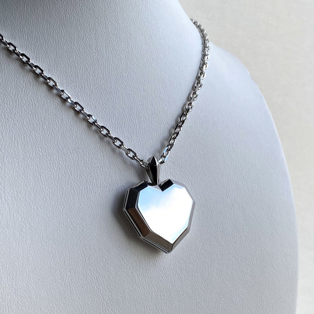 PENDANT "PRICKLY HEART" ON A CHAIN / SILVER